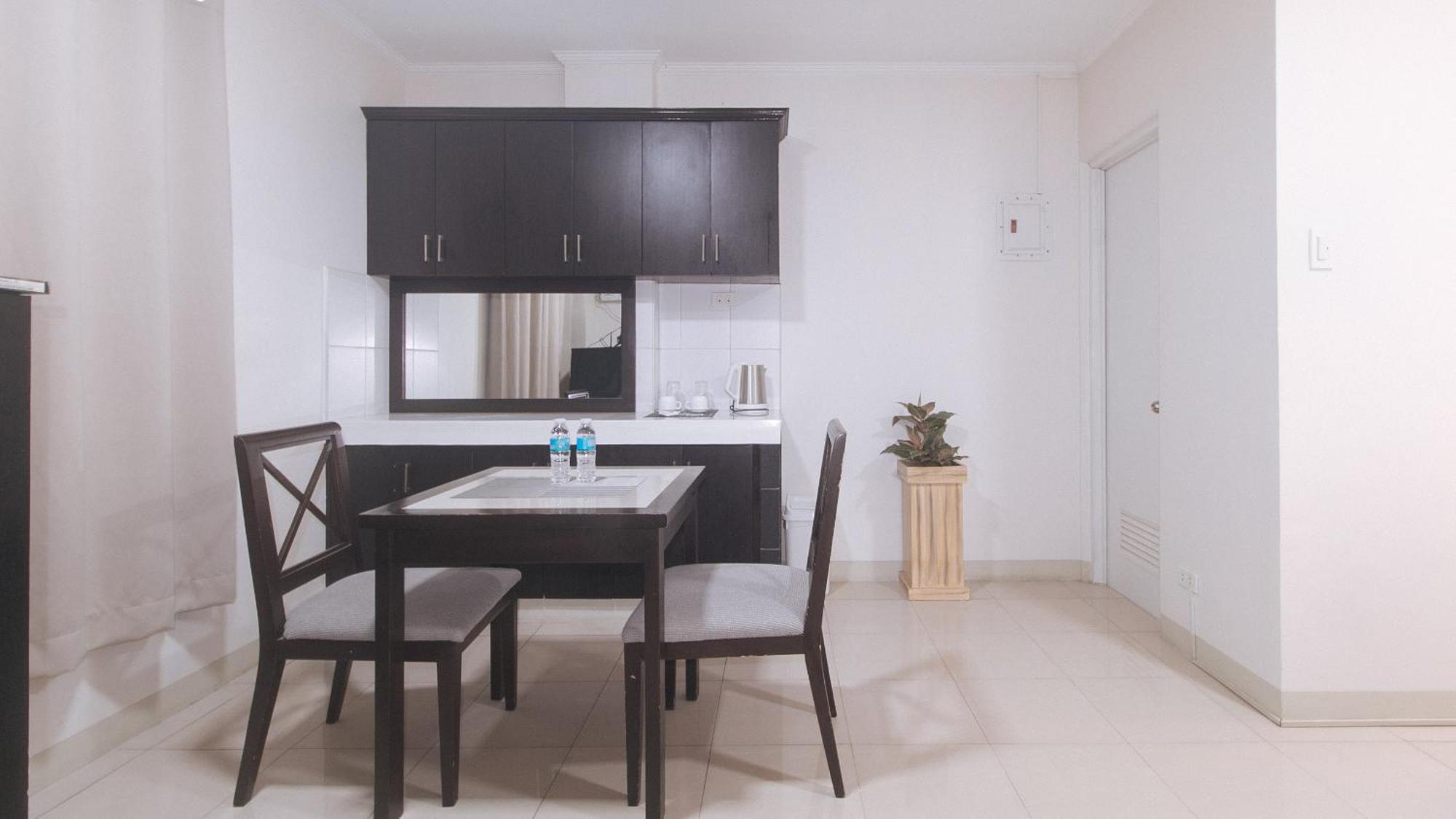 Urbanview At Evangelista Street Makati Makati City Exterior foto