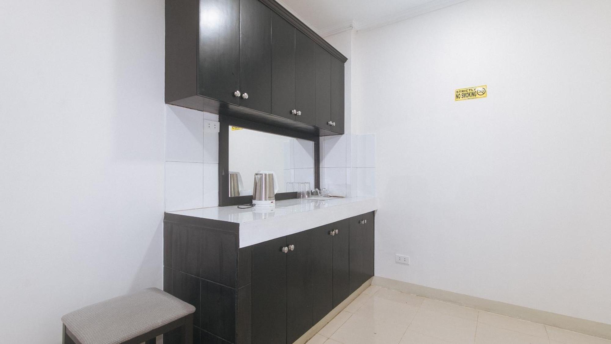 Urbanview At Evangelista Street Makati Makati City Exterior foto