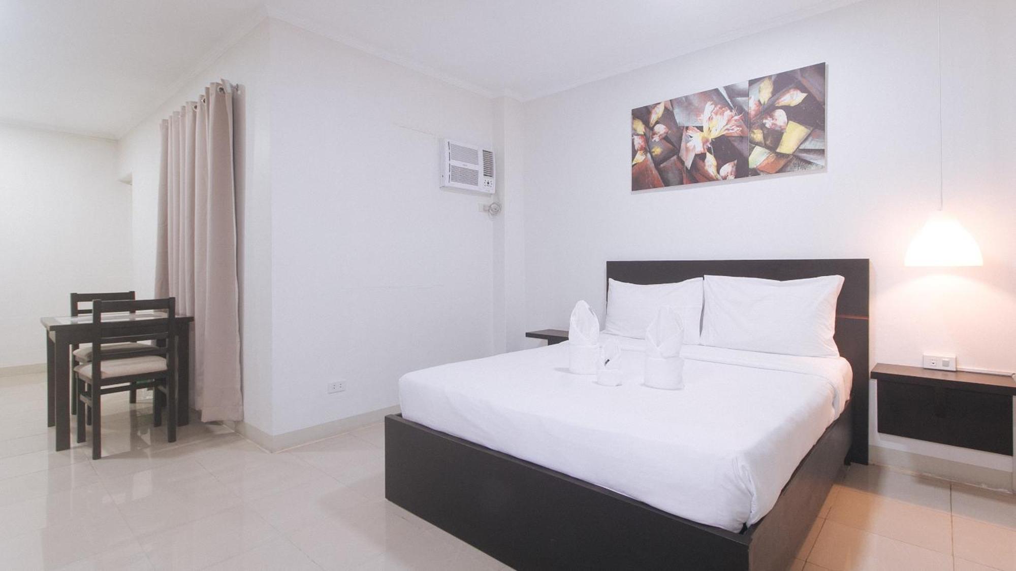Urbanview At Evangelista Street Makati Makati City Exterior foto