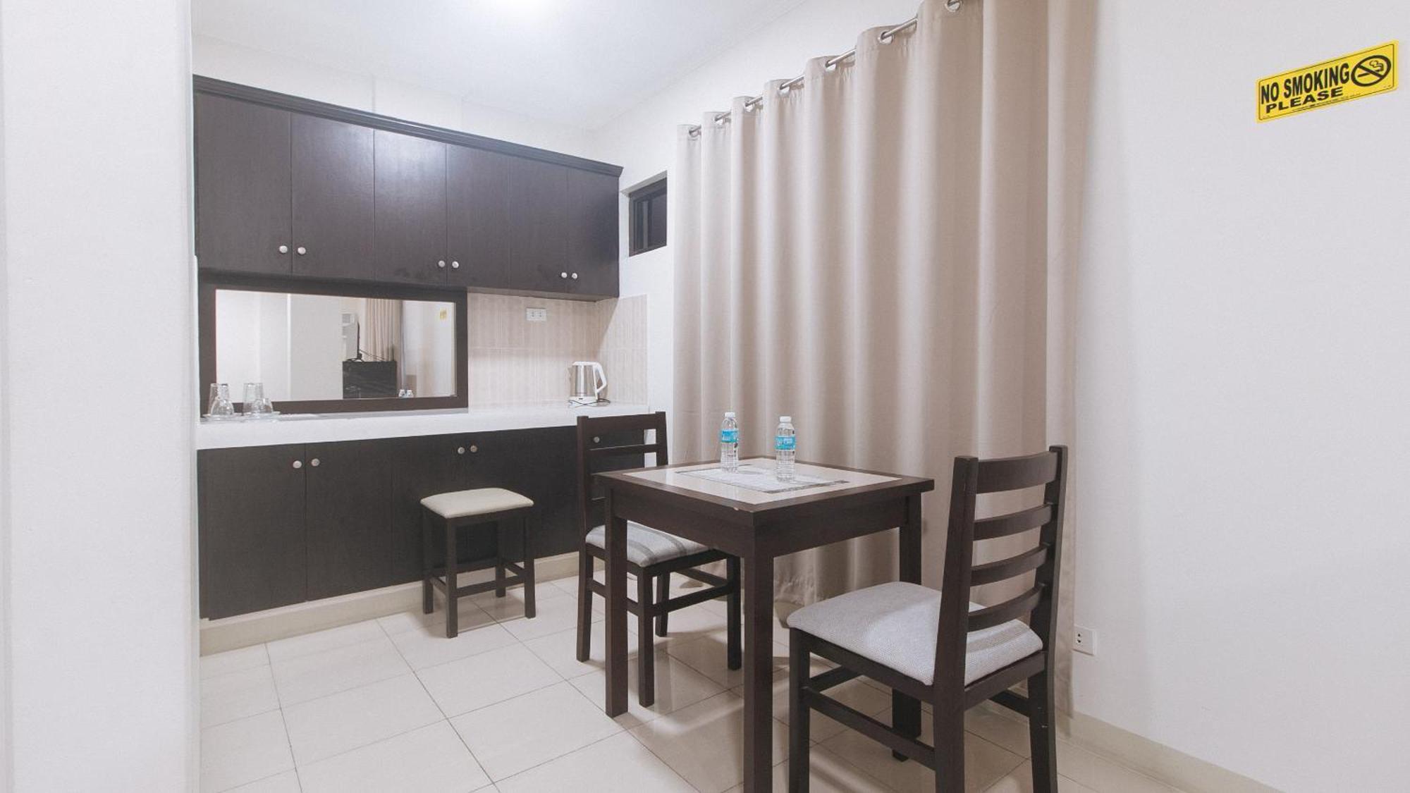 Urbanview At Evangelista Street Makati Makati City Exterior foto